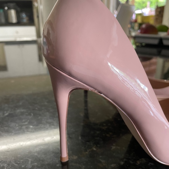 Shoes - Picture 3 of 4